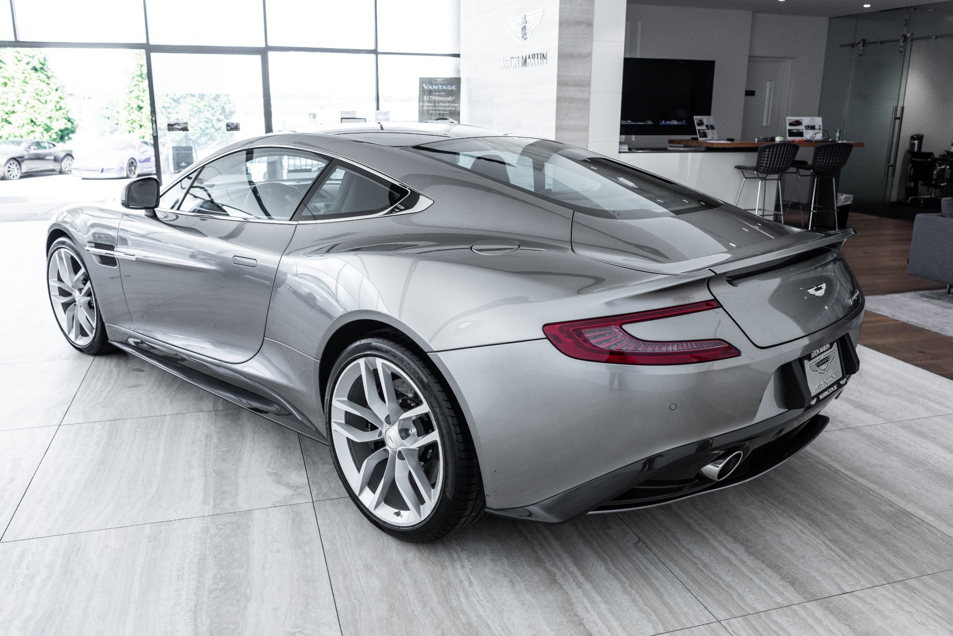 2012 Aston Martin v12 Vanquish