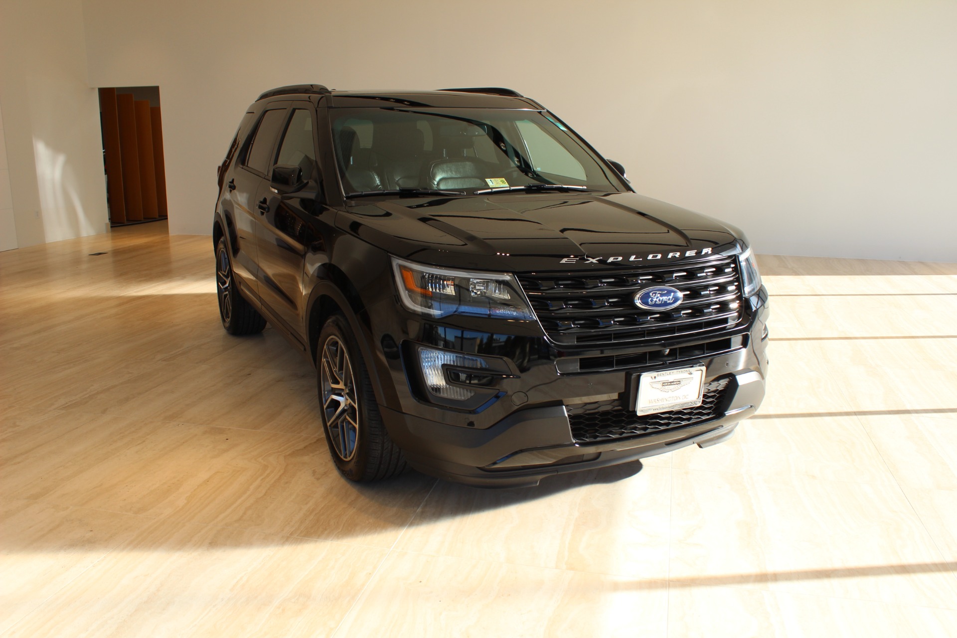 Ford Explorer 2016 черный