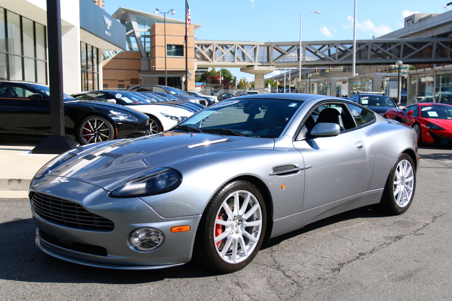 Aston Martin v12 Vanquish