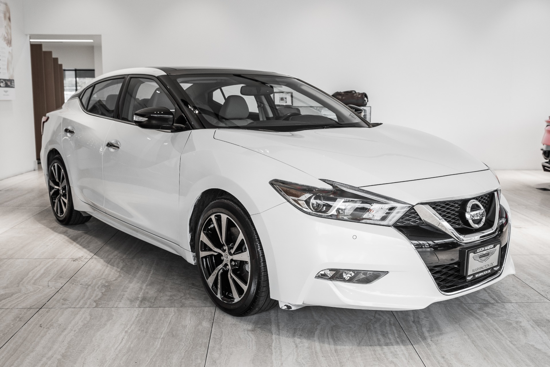 2018 white maxima