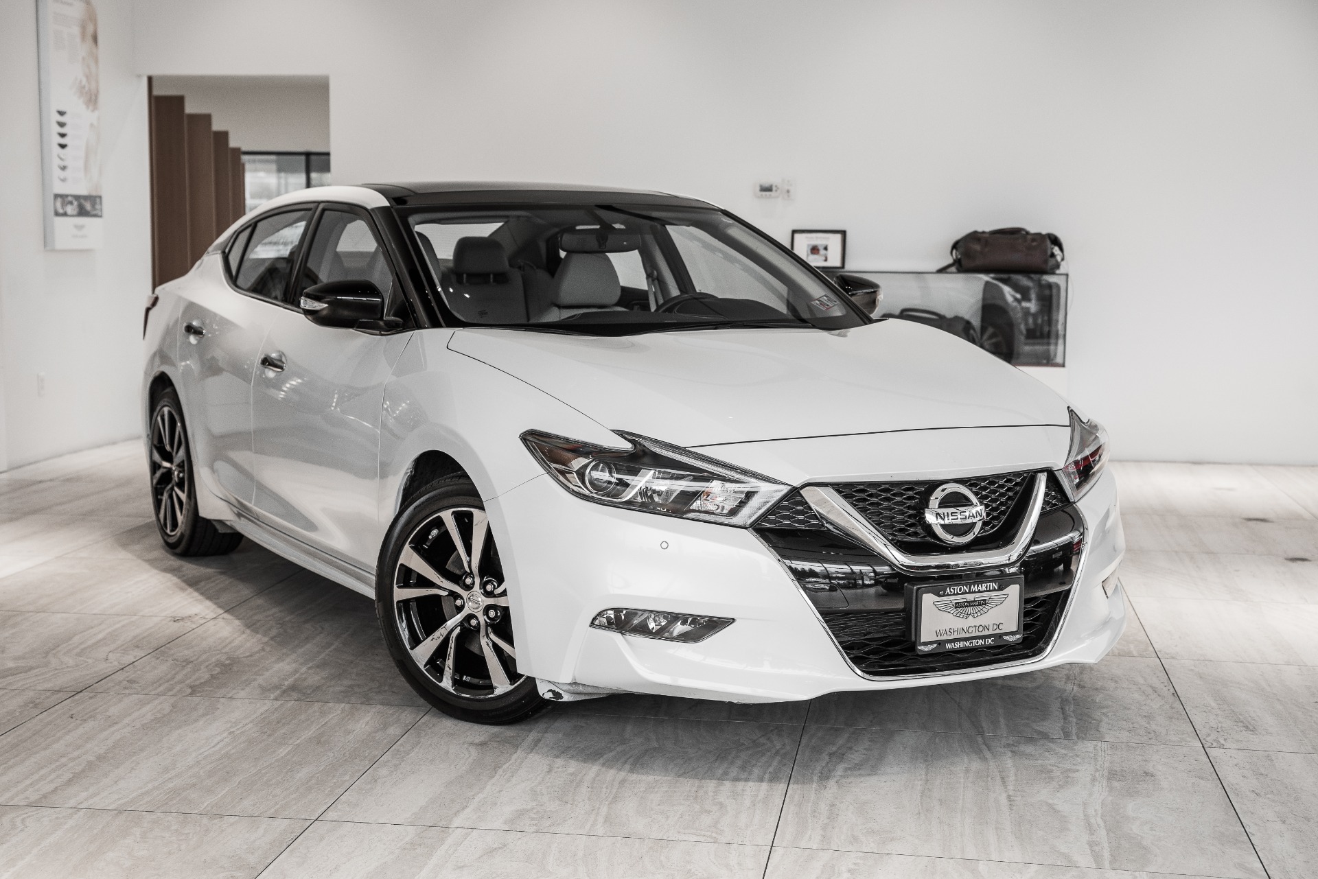 2018 nissan maxima v8