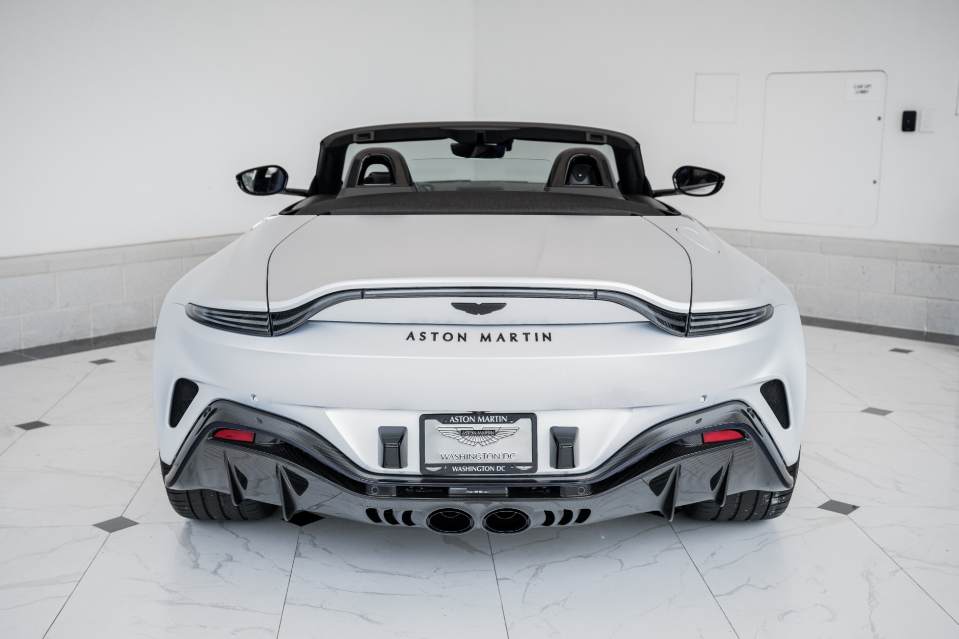 aston martin cabriolet 2023