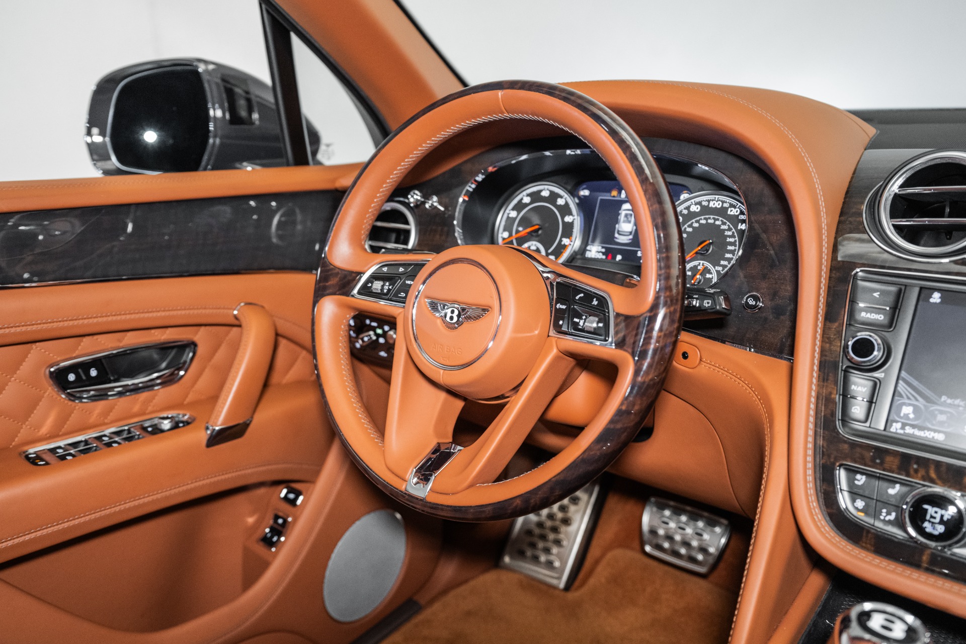 2019 Bentley Bentayga Base photo 31