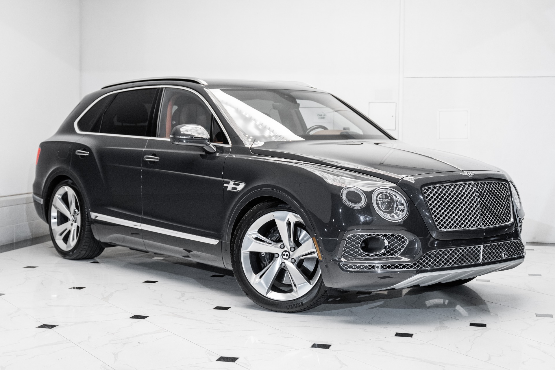 Bentley Bentayga's photo