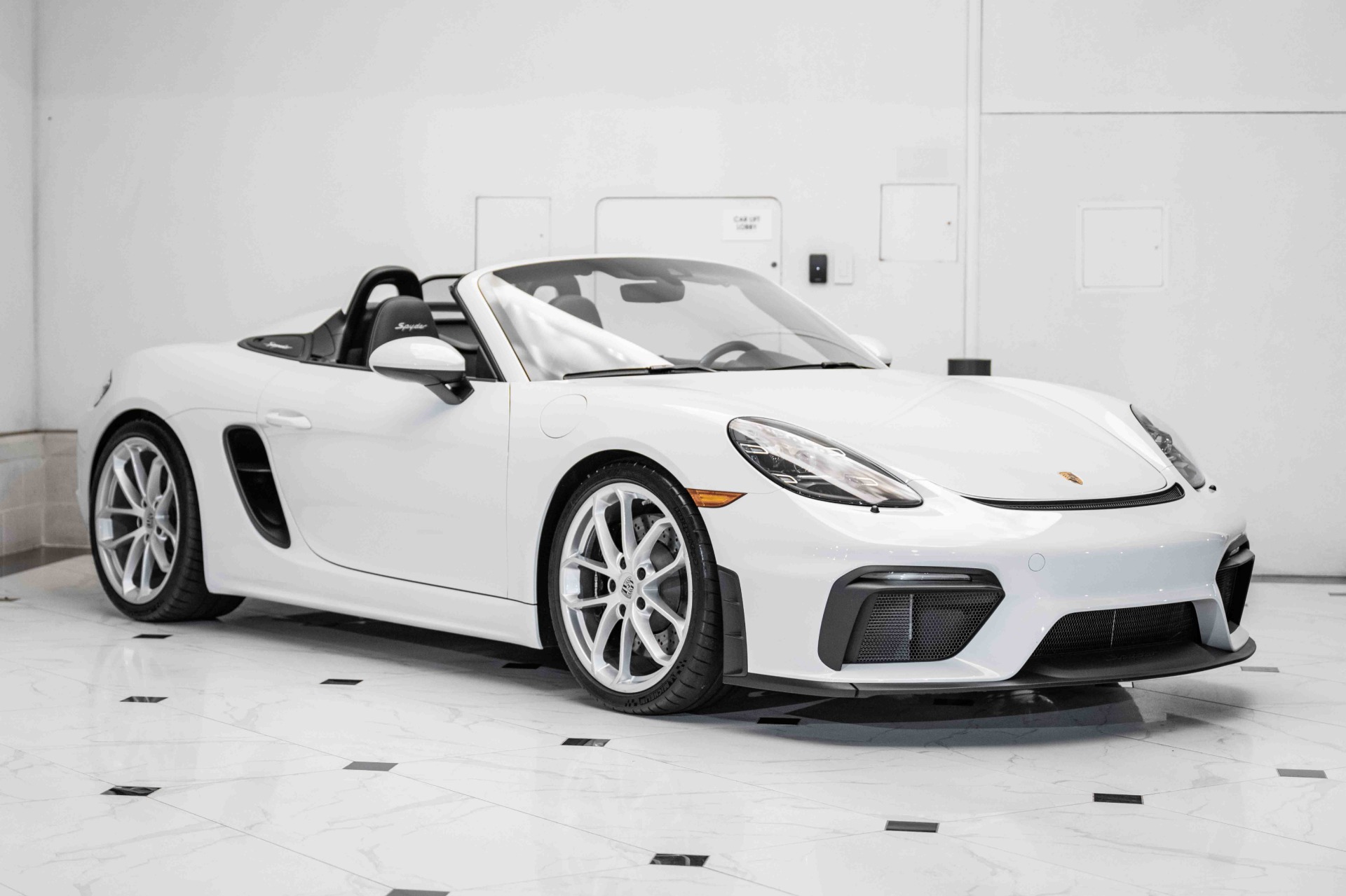 2022 Porsche 718 Spyder photo 3