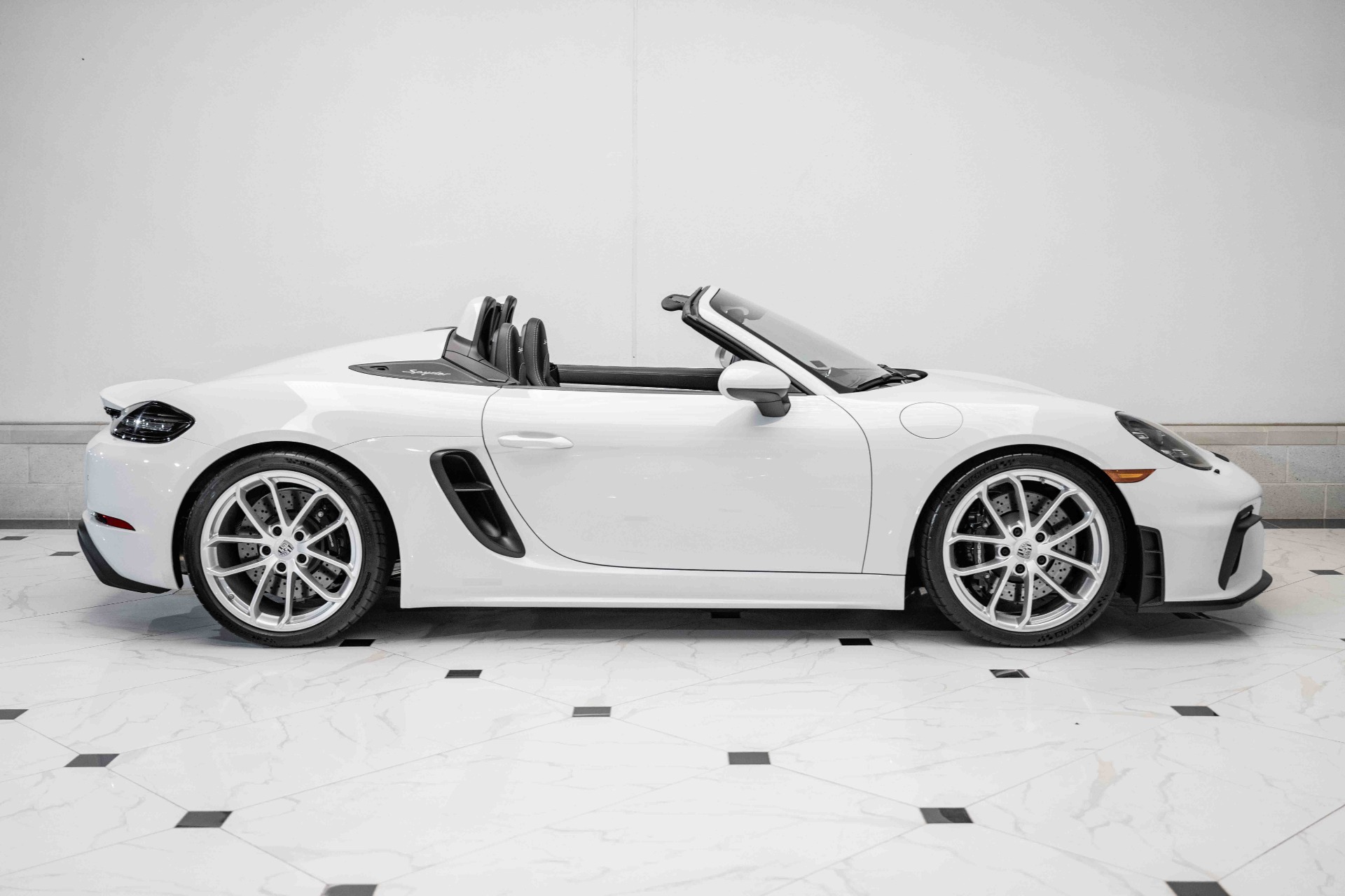 2022 Porsche 718 Spyder photo 6