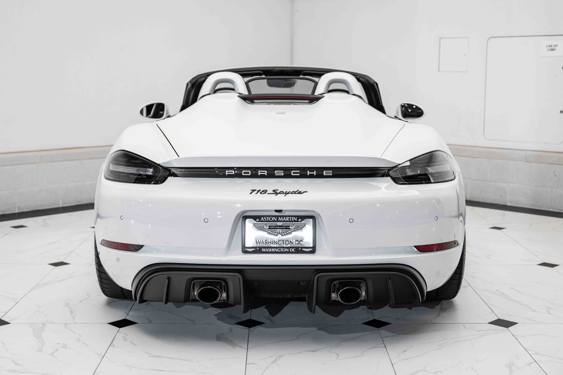 2022 Porsche 718 Spyder photo 8