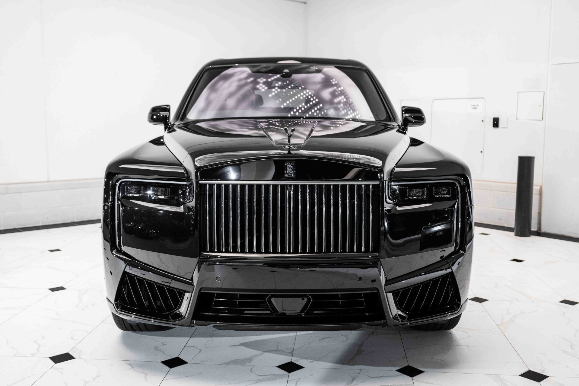 2025 Rolls-Royce Cullinan Black Badge photo 4